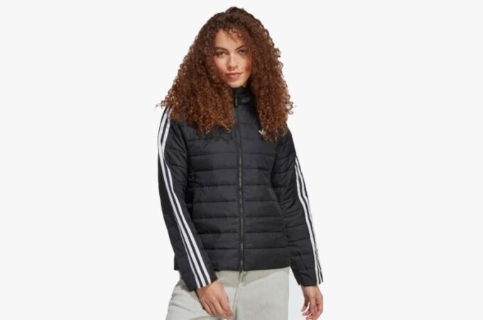 Інноваційні технології Adidas у жіночих куртках: тепло та захист від вологи