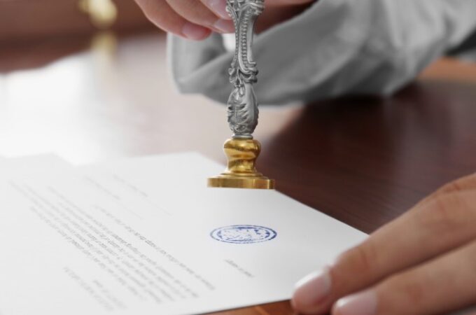 Нотаріально засвідчений переклад: що це таке і коли він потрібен