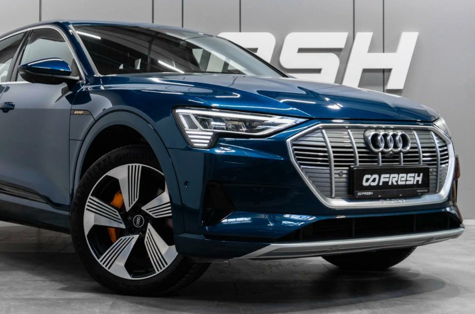Audi E-Tron — електромобіль