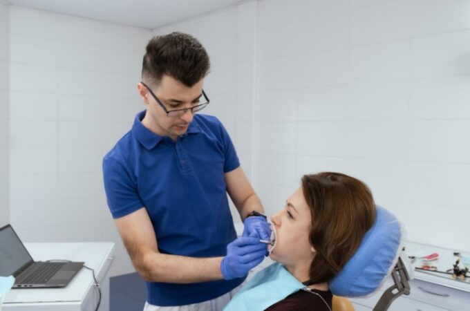 Як у Eurodental допомагають при клацанні, болю та блокуванні СНЩС